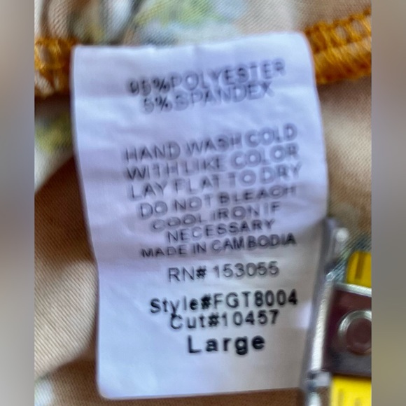 🩷3/$15 Mustard Yellow White Flowers Scoop Neck 3/4 Sleeves size L - Picture 7 of 7